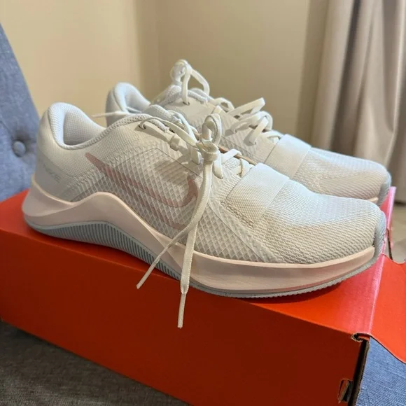 Nike MC Trainer 2 Womens Size 10 Shoes Beige Training Sneakers Gym NIB - Picture 3 of 8